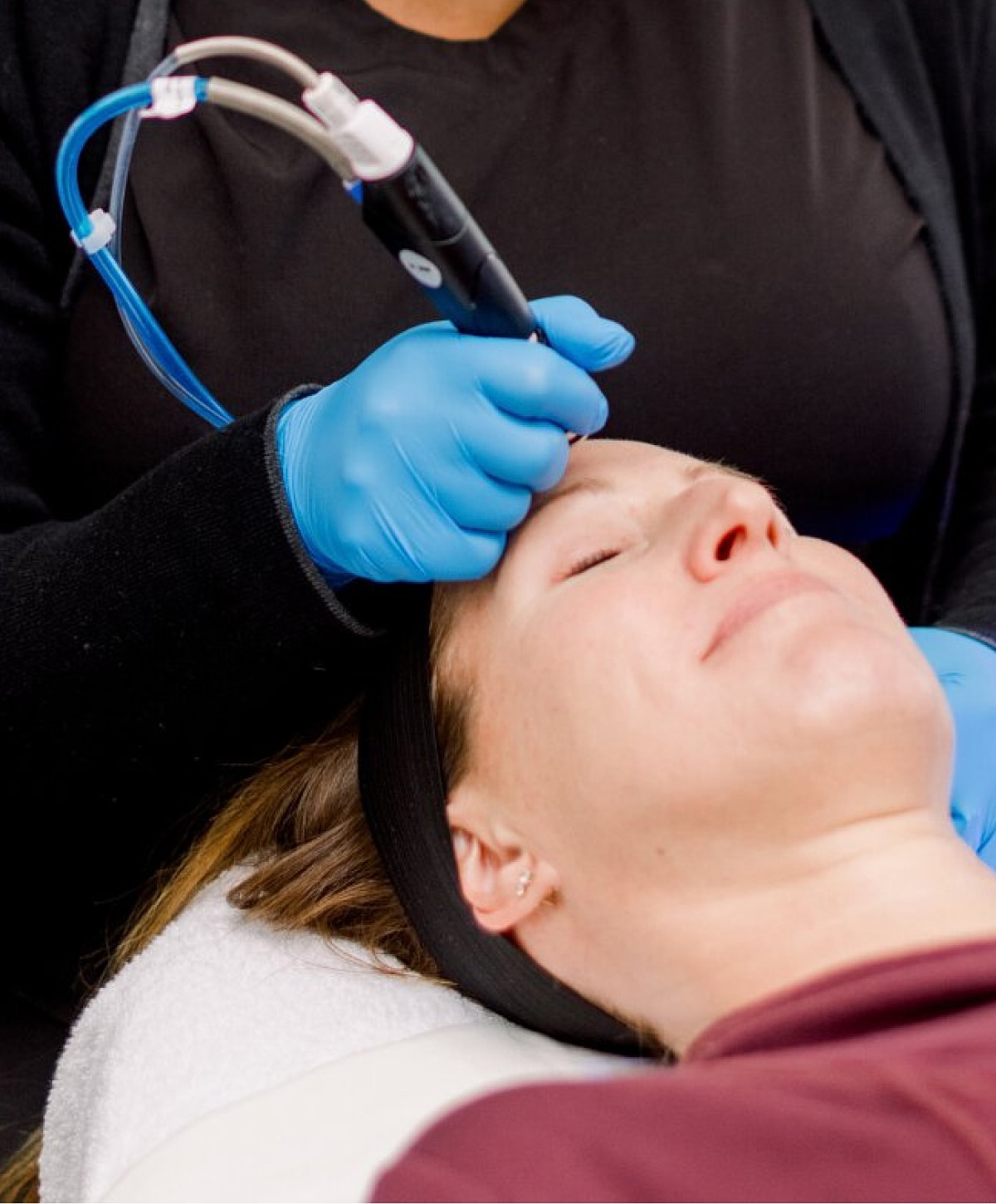 Facial treatment using a medical device in progress.