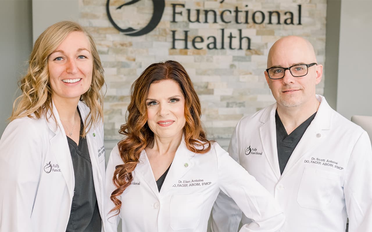 Dr. Scott, Dr. Ellen and staff in front of their functional medicine reception area