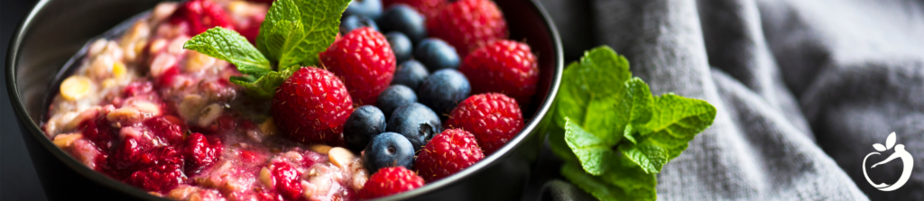 Egg-free breakfast ideas: Oatmeal with berries