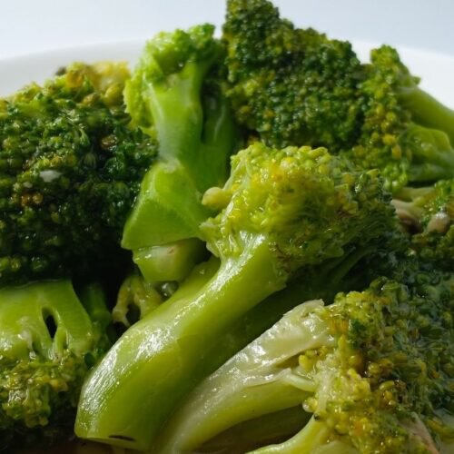 Easy Garlic Broccoli closeup